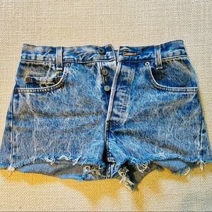 VINTAGE LEVI’S DENIM SHORTS
